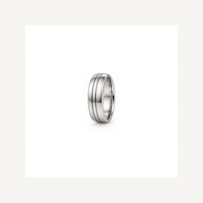 [metal:white-gold] Florian Grooved Band — white gold detail — illustrative catalogue render