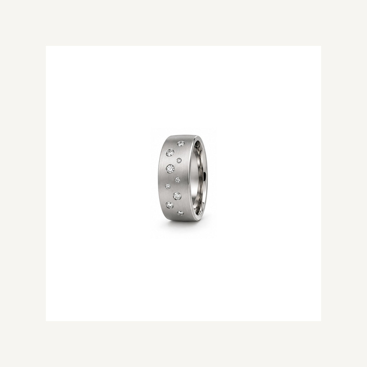 [metal:white-gold] Lucien Constellation Band — white gold detail — illustrative catalogue render