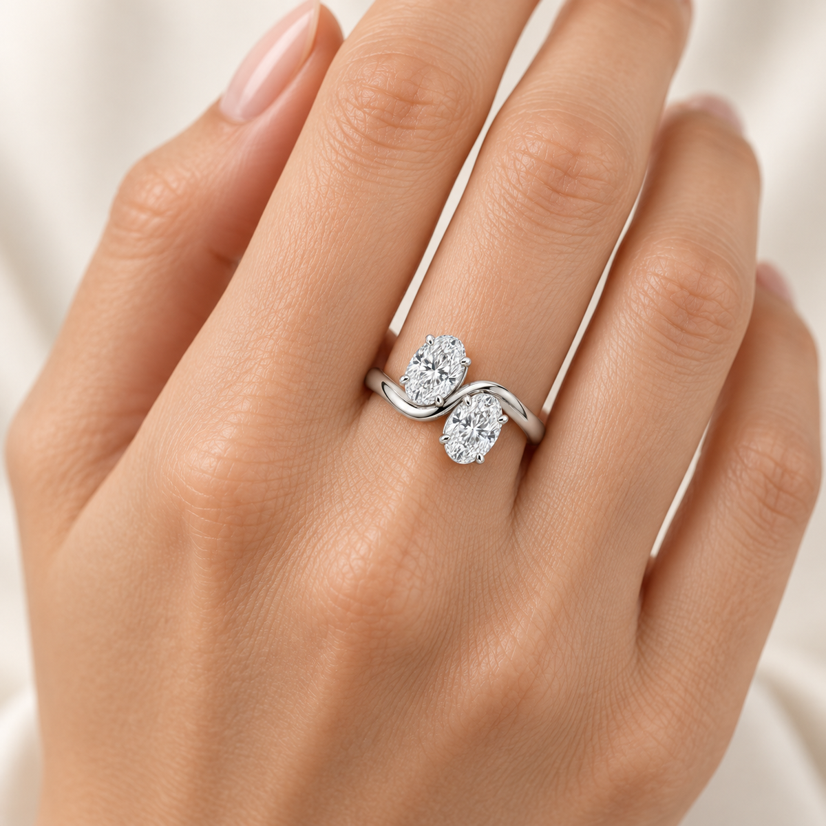 [metal:white-gold] Symphonie Ring Setting — on hand — illustrative design render